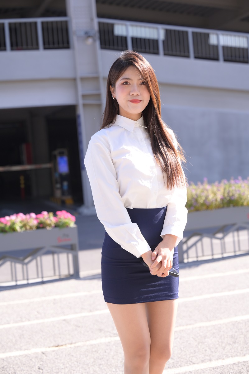 不吃鸡蛋街拍模拍作品 寒冬一缕光